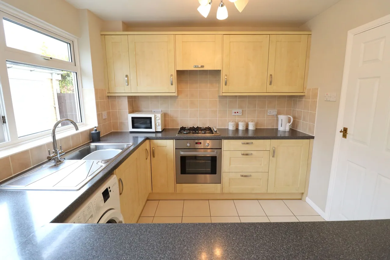 Fairfield Gardens, EASTWOOD, Leigh-on-Sea, Essex, SS9 5SD, photo 8