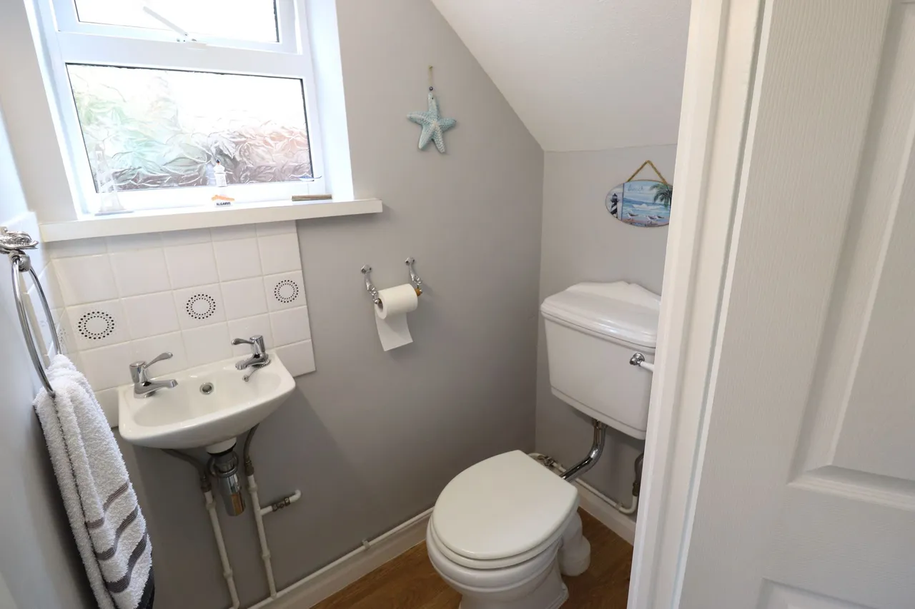 Fairfield Gardens, EASTWOOD, Leigh-on-Sea, Essex, SS9 5SD, photo 11