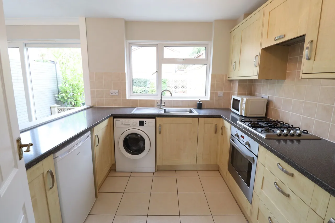 Fairfield Gardens, EASTWOOD, Leigh-on-Sea, Essex, SS9 5SD, photo 6