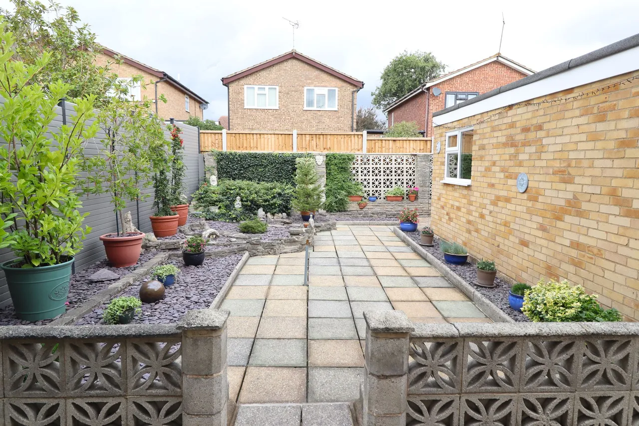 Fairfield Gardens, EASTWOOD, Leigh-on-Sea, Essex, SS9 5SD, photo 2