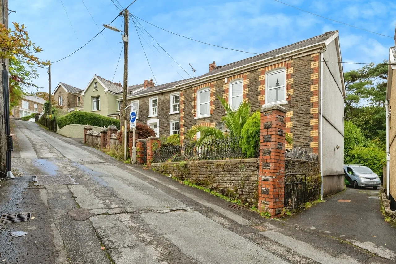 4 bed house for sale, Tanywern Lane, Ystalyfera, SA9