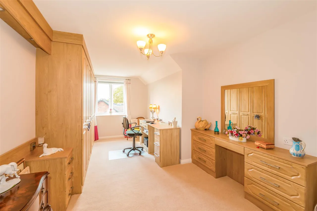 Oakfield, Sale, M33, photo 9