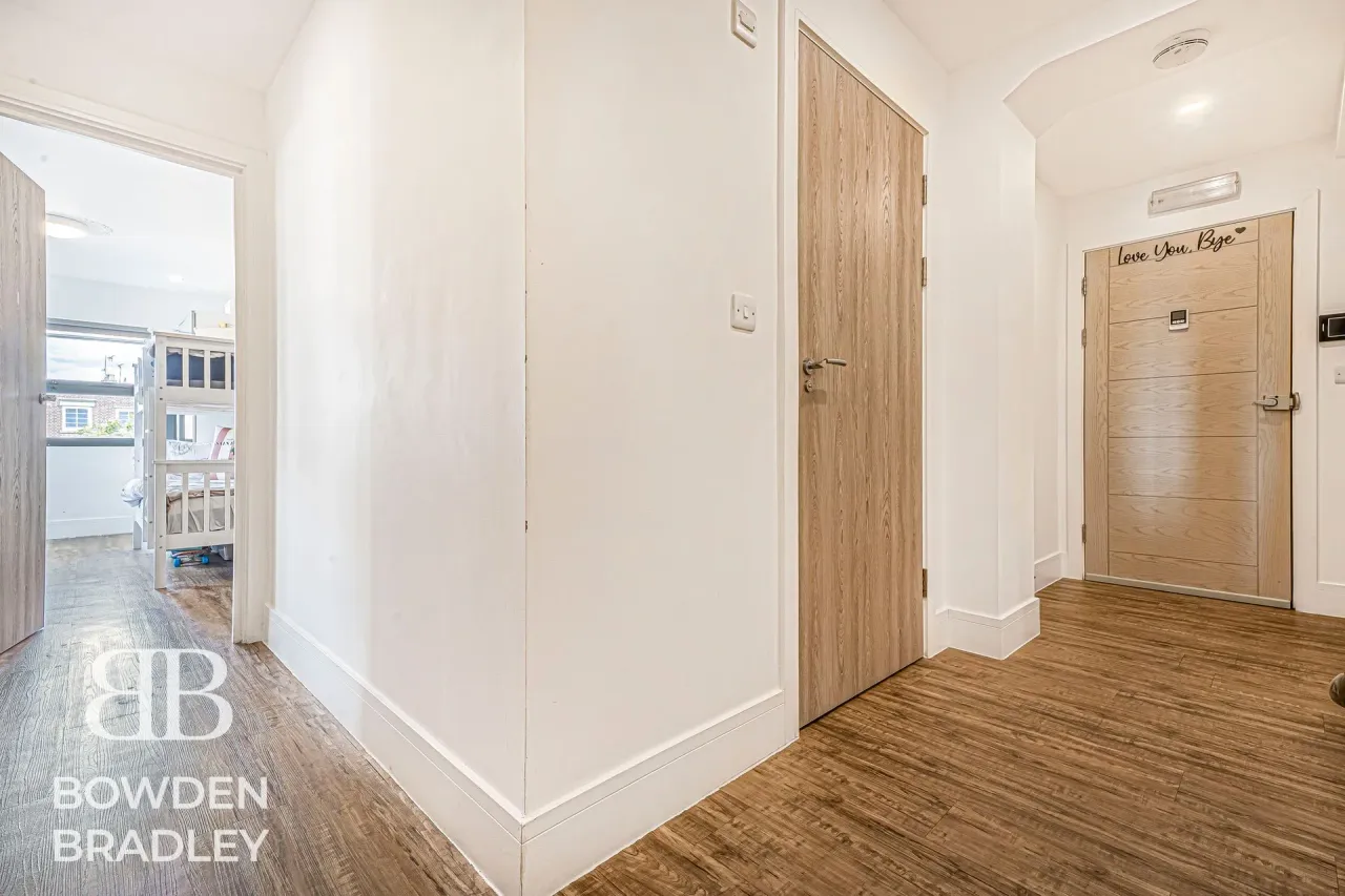 High Street, Barkingside, IG6, photo 11