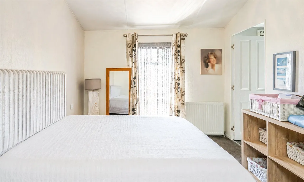Vinnetrow Road, Runcton, PO20, photo 11