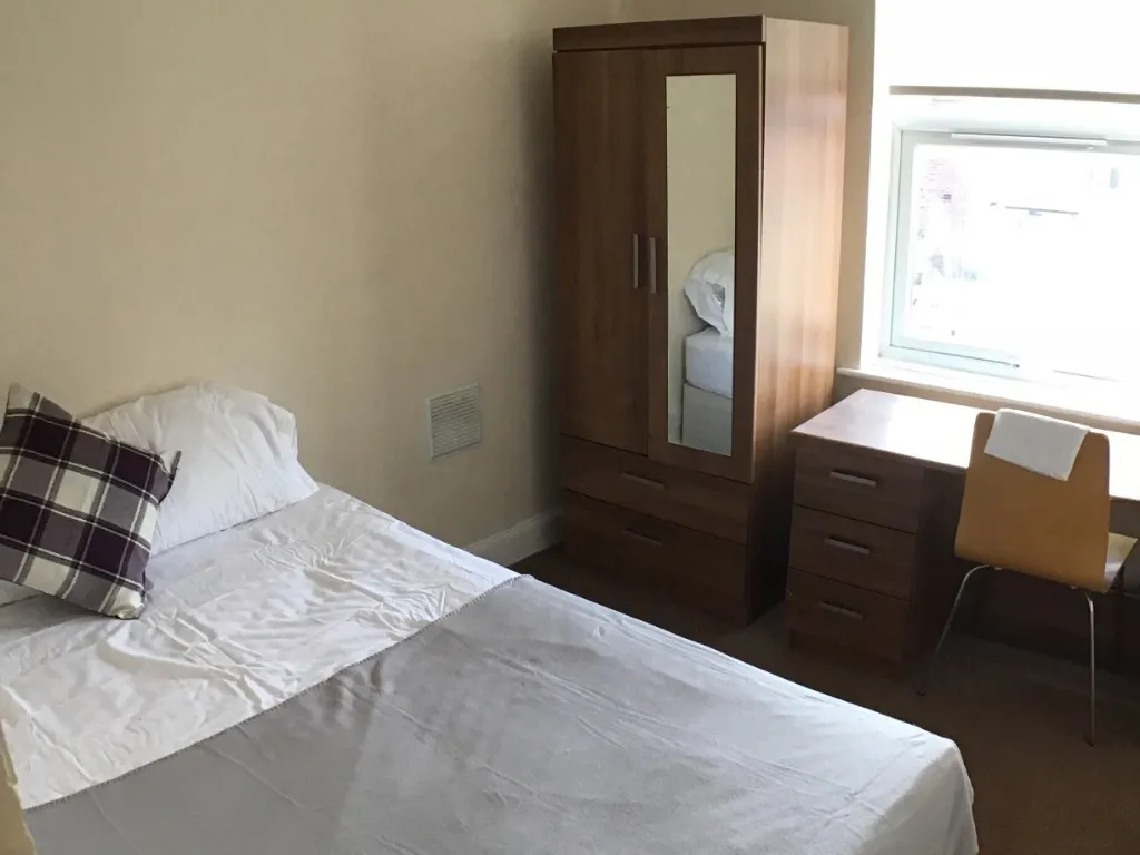 Rolleston Drive, Nottingham, NG7, photo 9