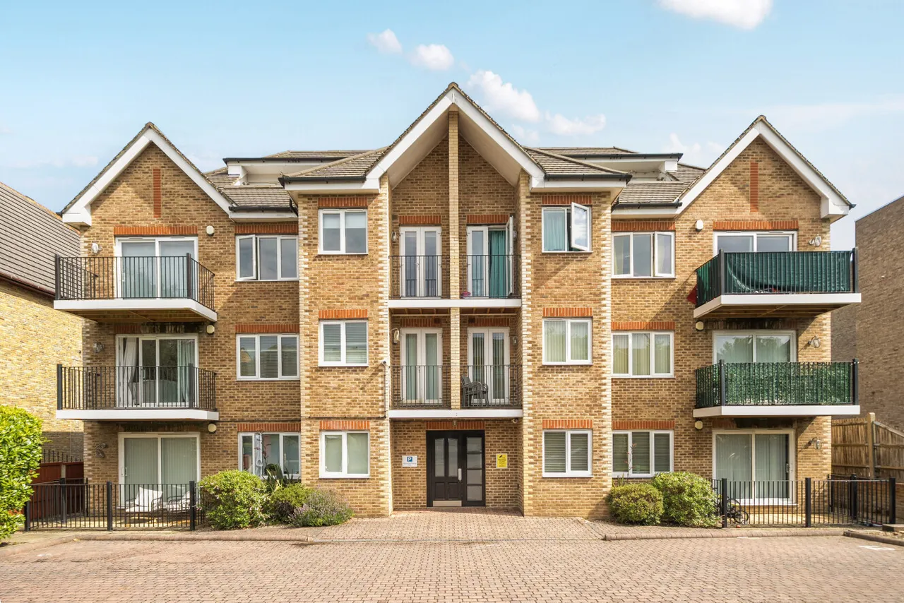 2 bed flat for sale — Albemarle Road, Beckenham, Kent, BR3