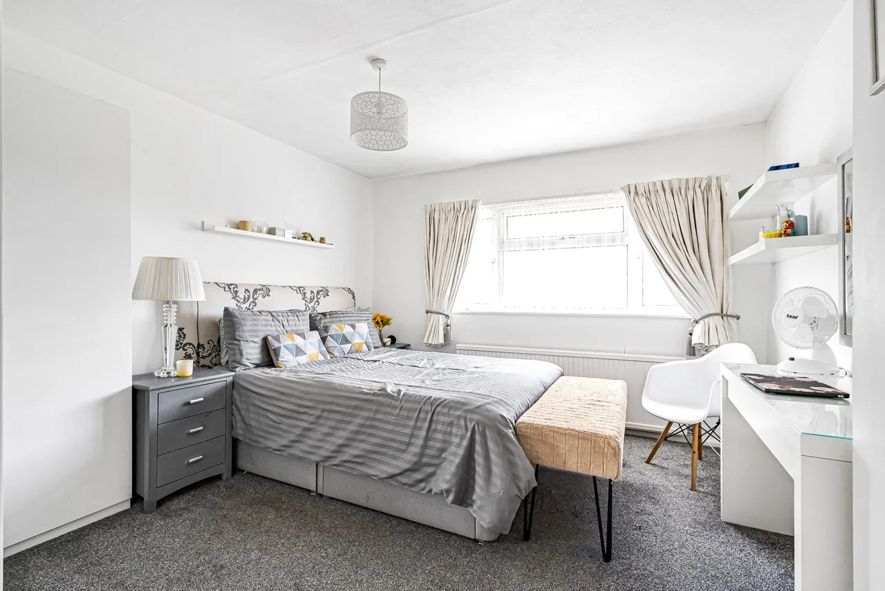Portsmouth Road, Cobham, KT11, photo 11