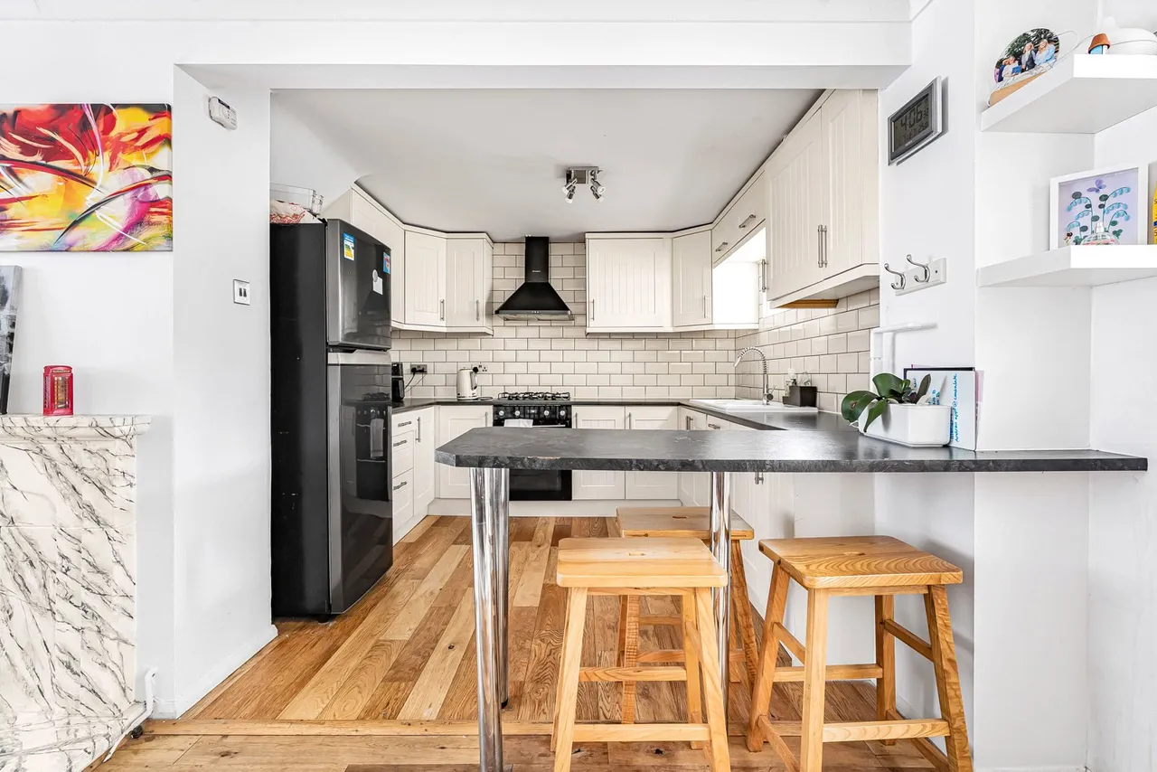 Portsmouth Road, Cobham, KT11, photo 6