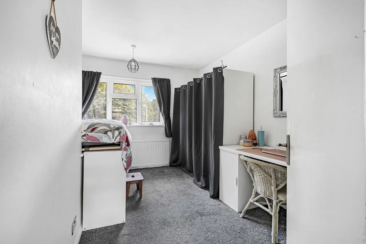 Portsmouth Road, Cobham, KT11, photo 9