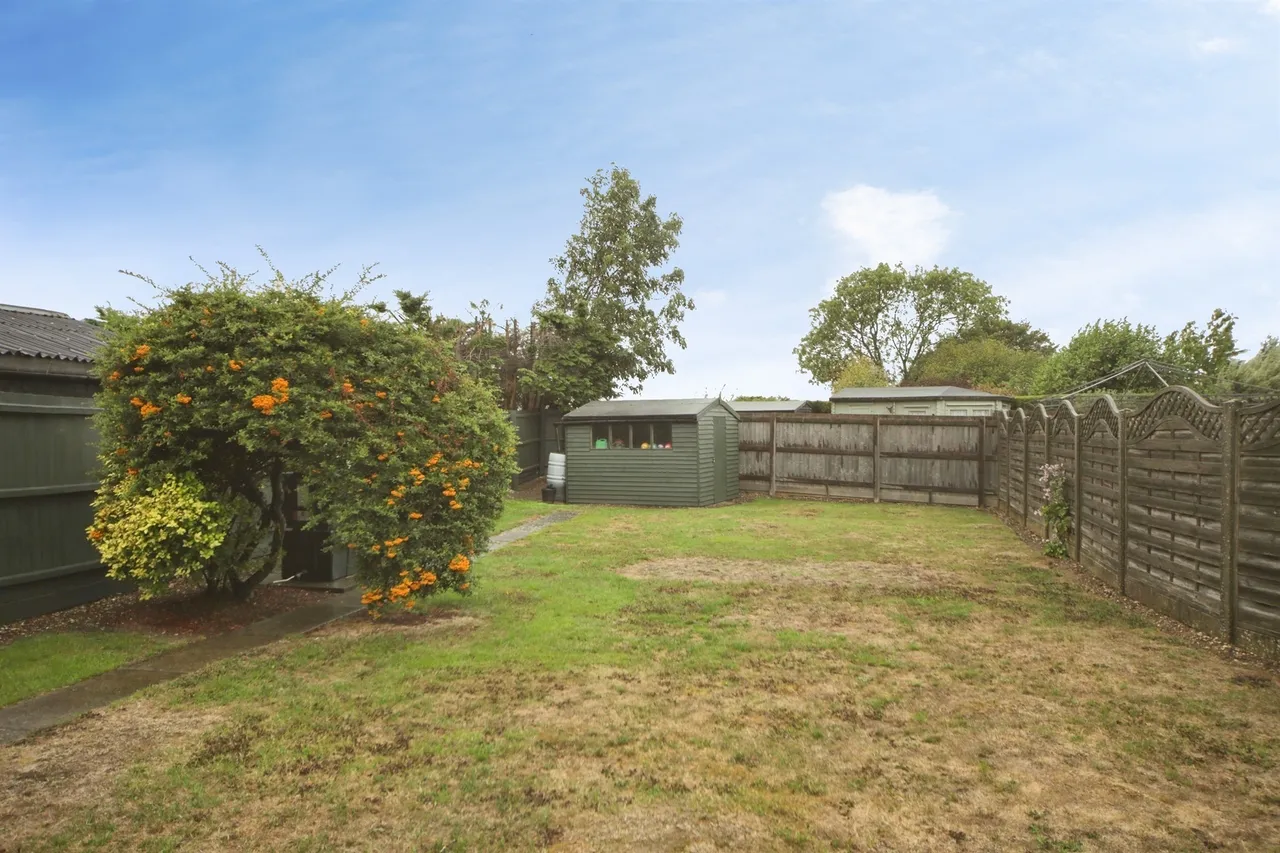 Lancaster Close, Chedburgh, BURY ST. EDMUNDS, photo 11