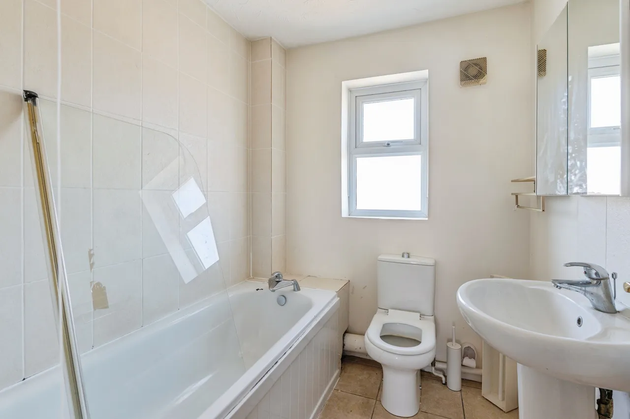Napier Crescent, Wickford, SS12, photo 8
