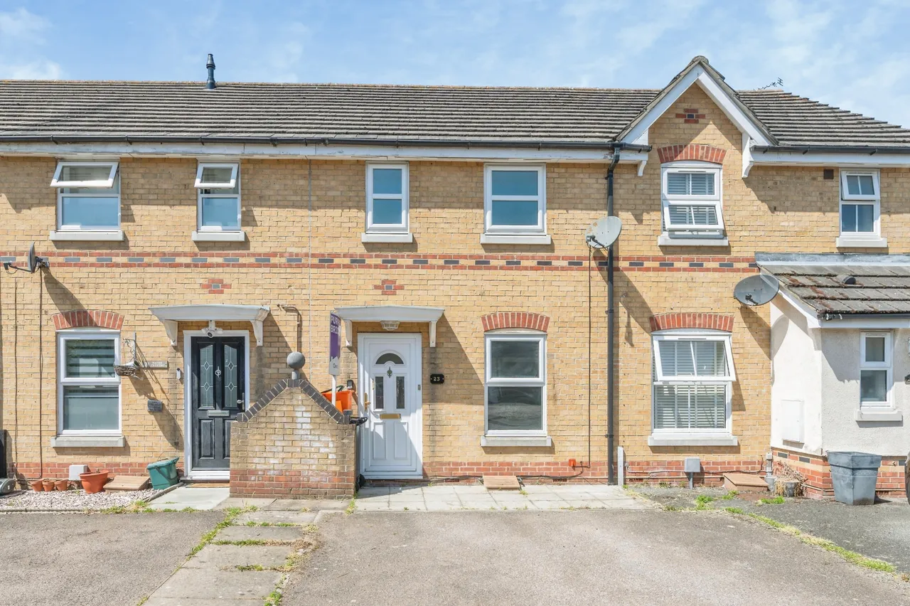 2 bed house for sale, Napier Crescent, Wickford, SS12