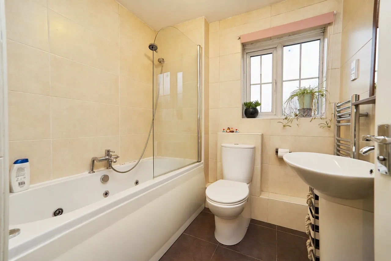 Broadlands Avenue, Pudsey, LS28, photo 14