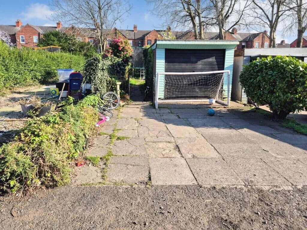 Laburnum Road, Denton, M34, photo 9