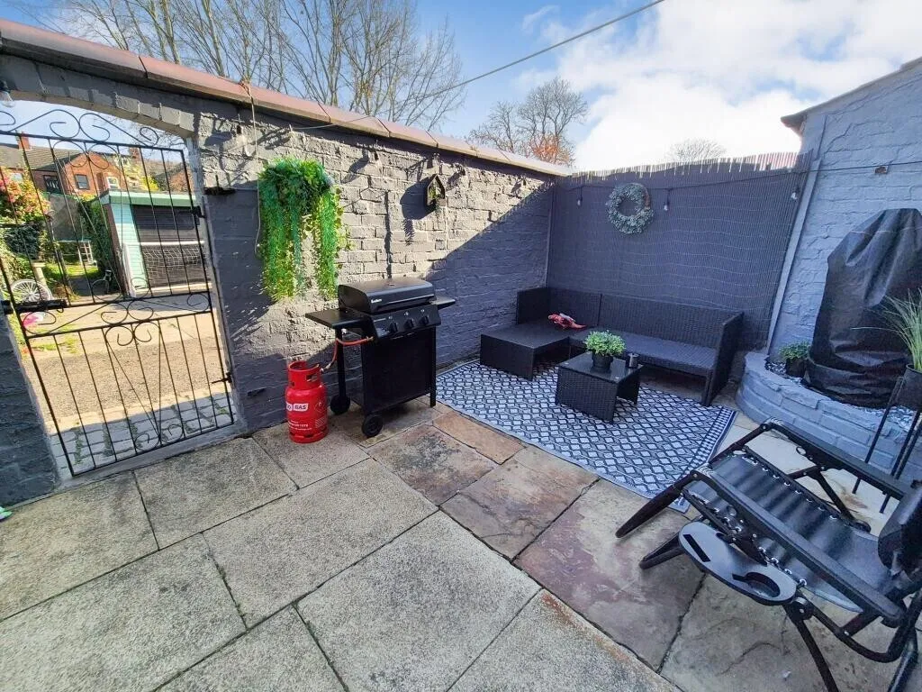 Laburnum Road, Denton, M34, photo 10