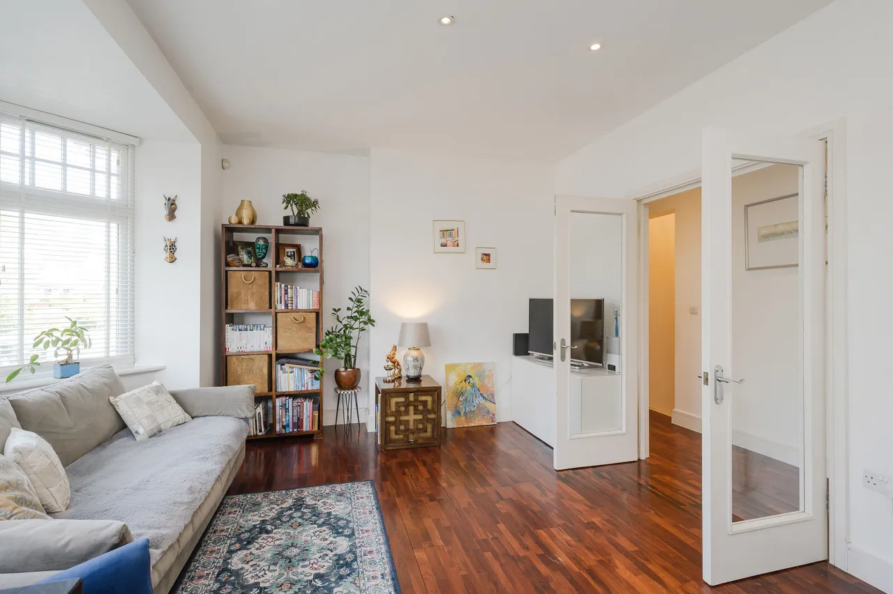 2 bed flat for sale, Home Park Road, Wimbledon, SW19
