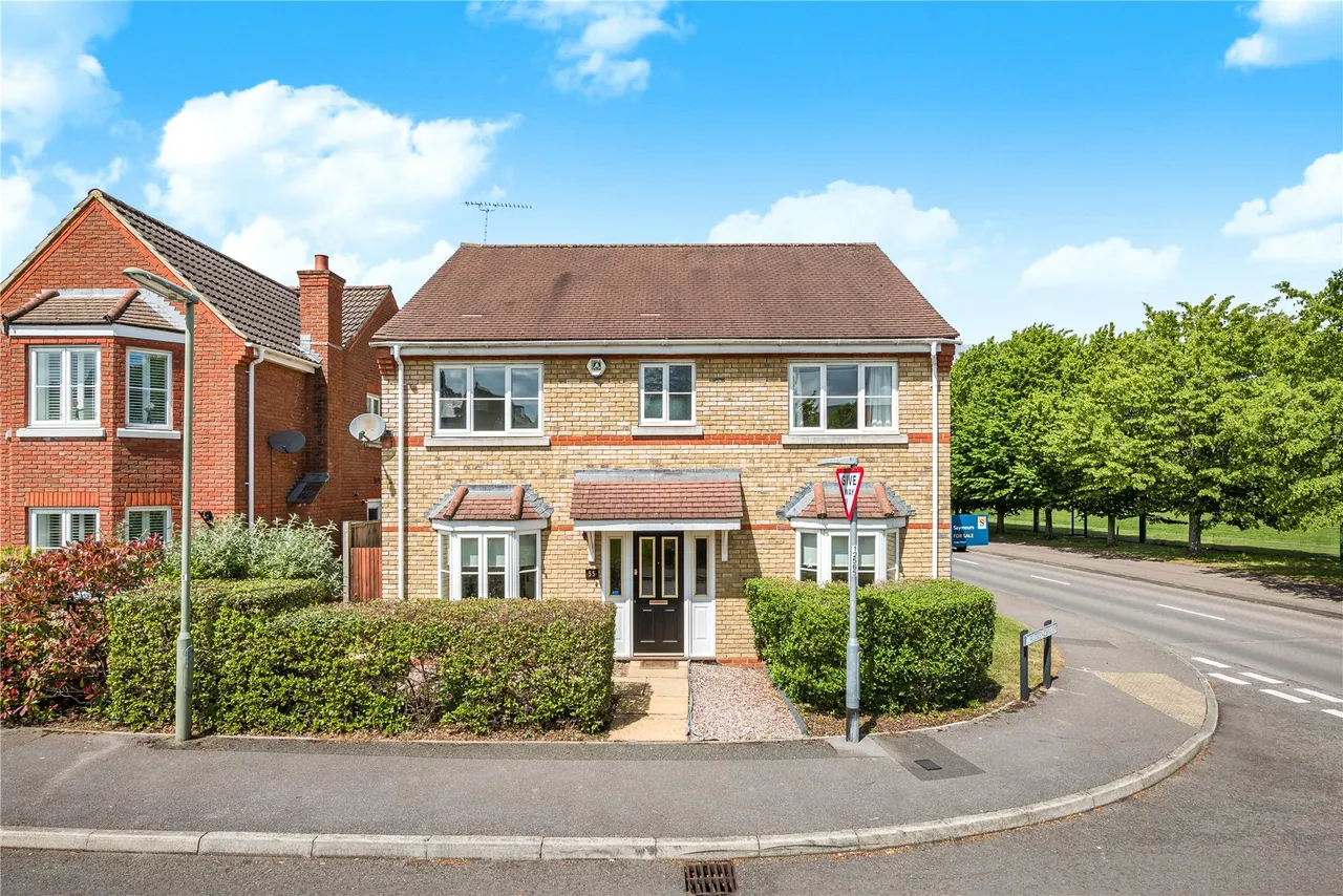 4 bed house for sale, Florence Way, Knaphill, GU21