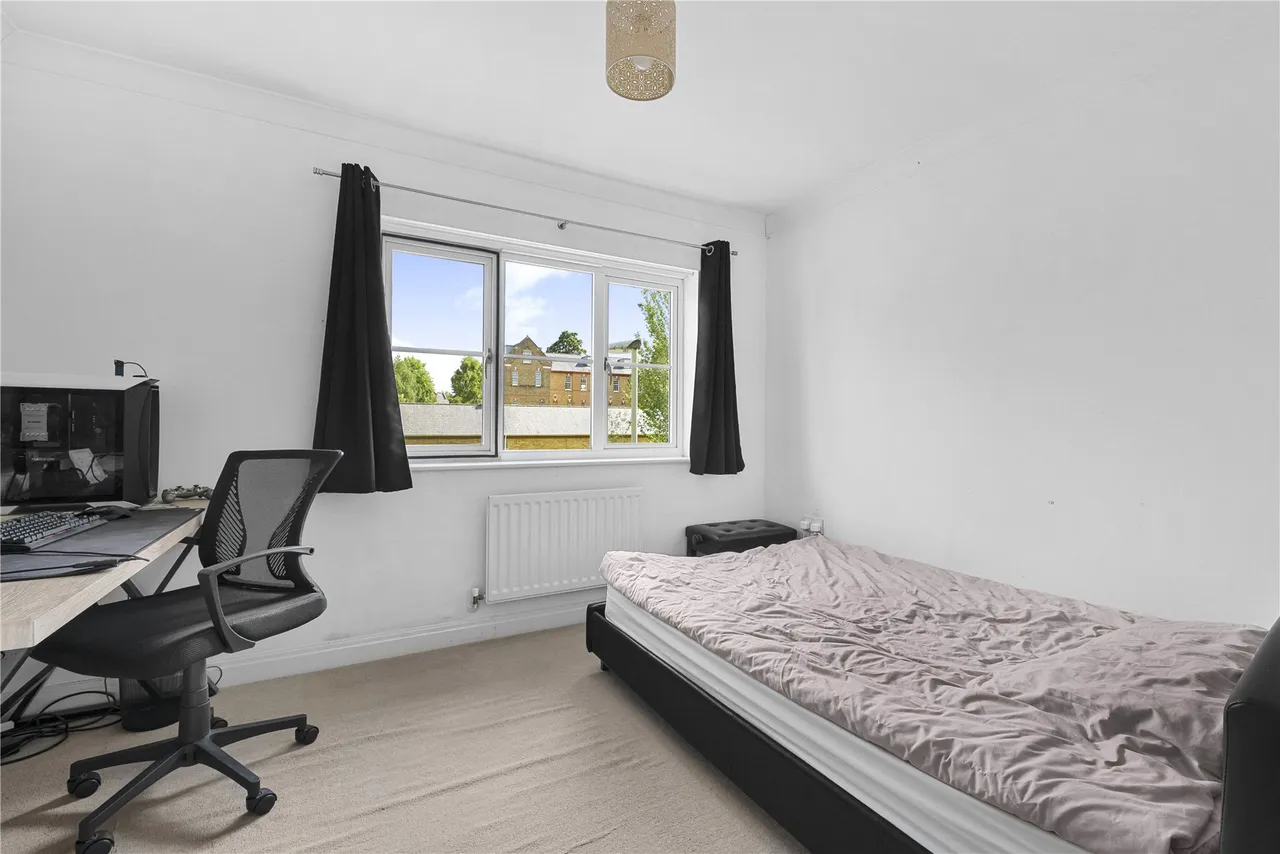 Florence Way, Knaphill, GU21, photo 24