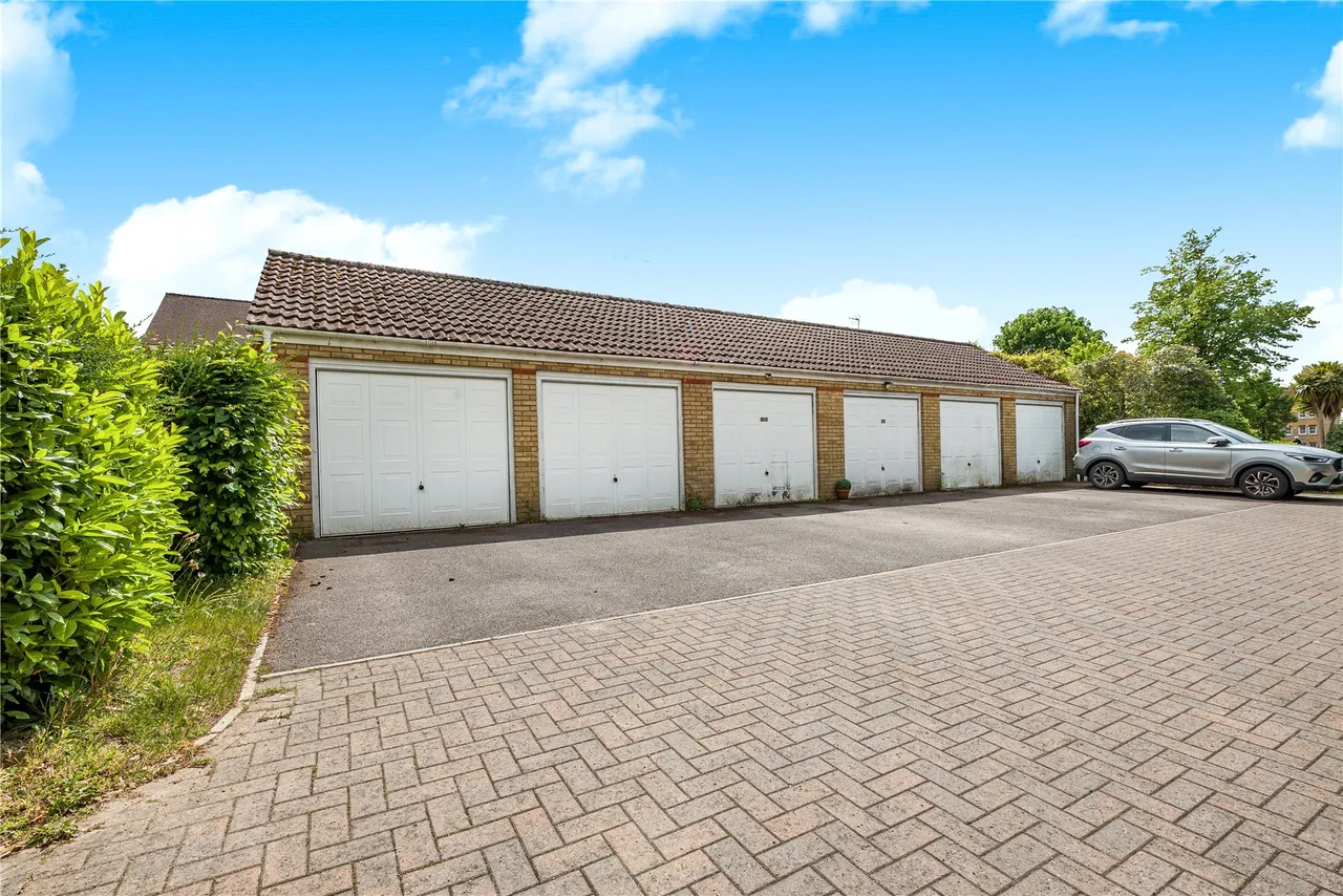 Florence Way, Knaphill, GU21, photo 2