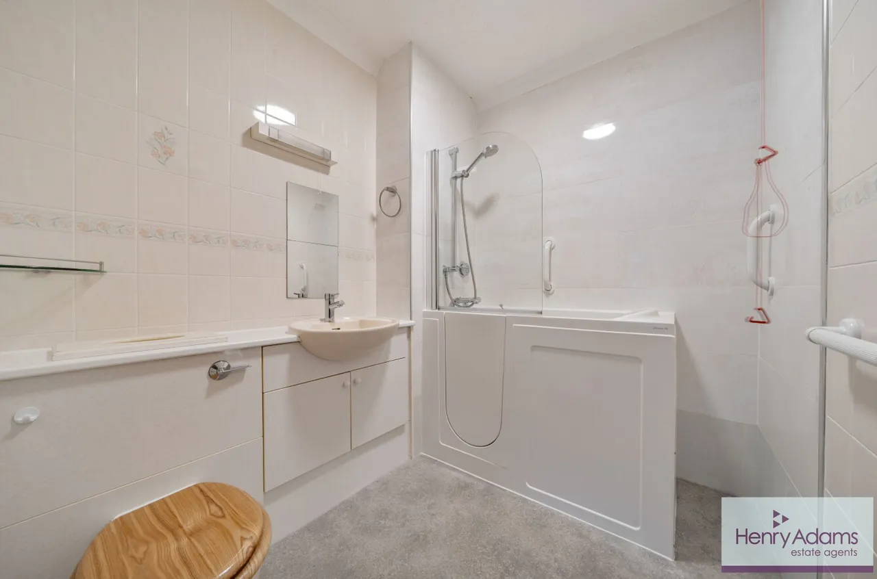 King George Avenue, Petersfield, GU32, photo 4