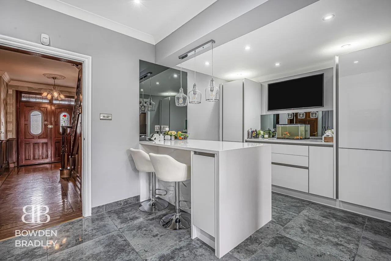 Marlborough Drive, Clayhall, IG5, photo 11