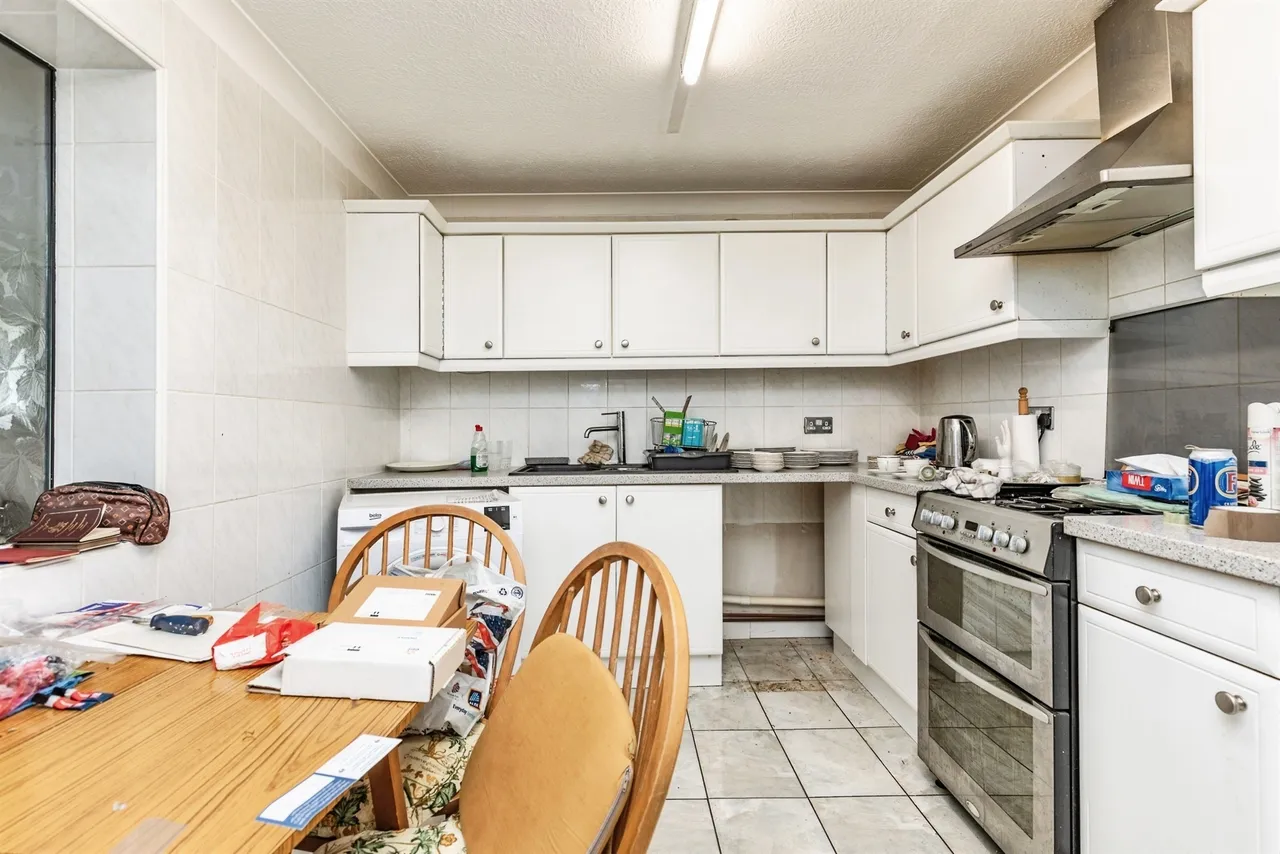 St. Helens Crescent, Hastings, photo 4