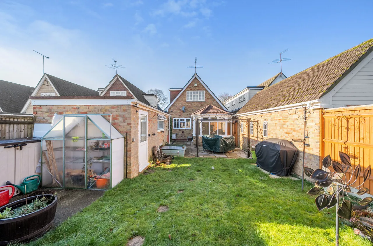 Chequer Tree Close, Knaphill, GU21, photo 11