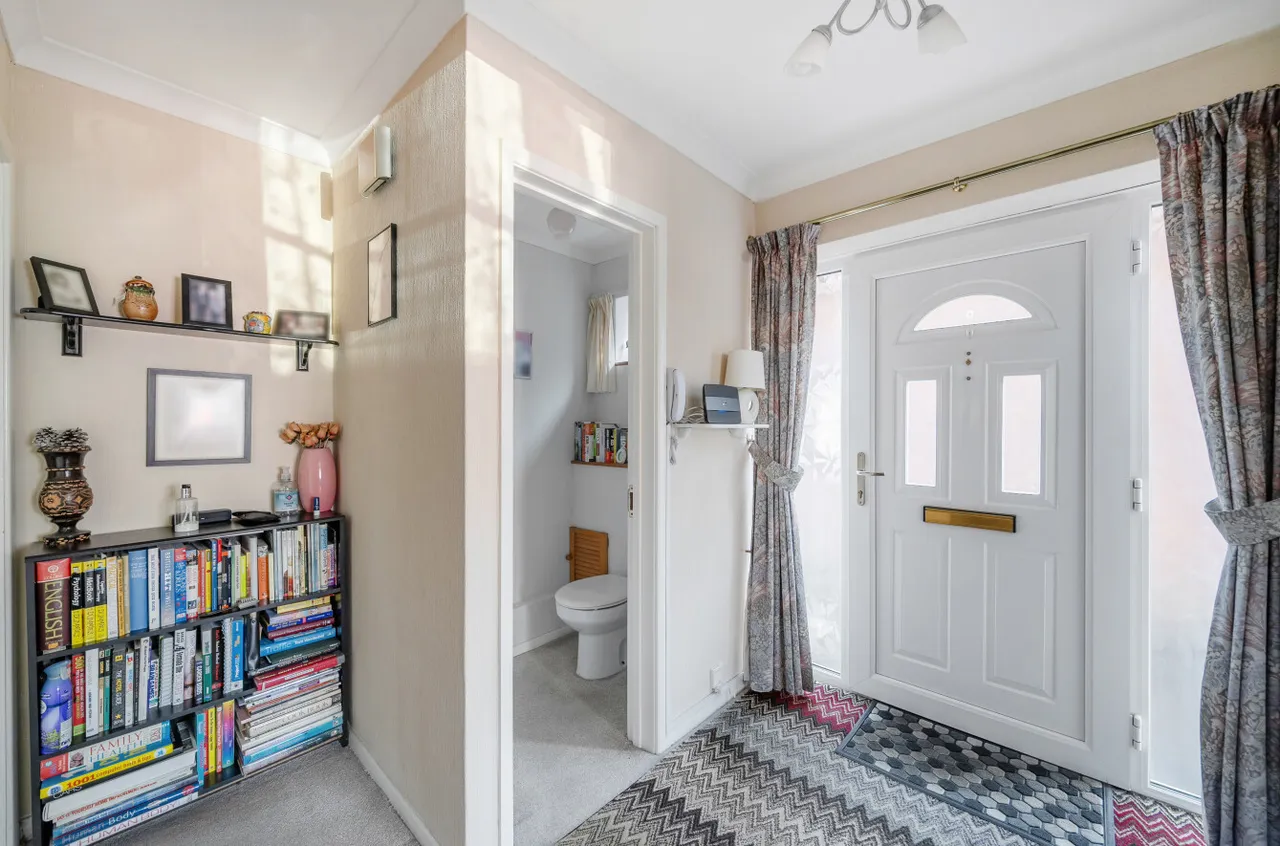 Chequer Tree Close, Knaphill, GU21, photo 12
