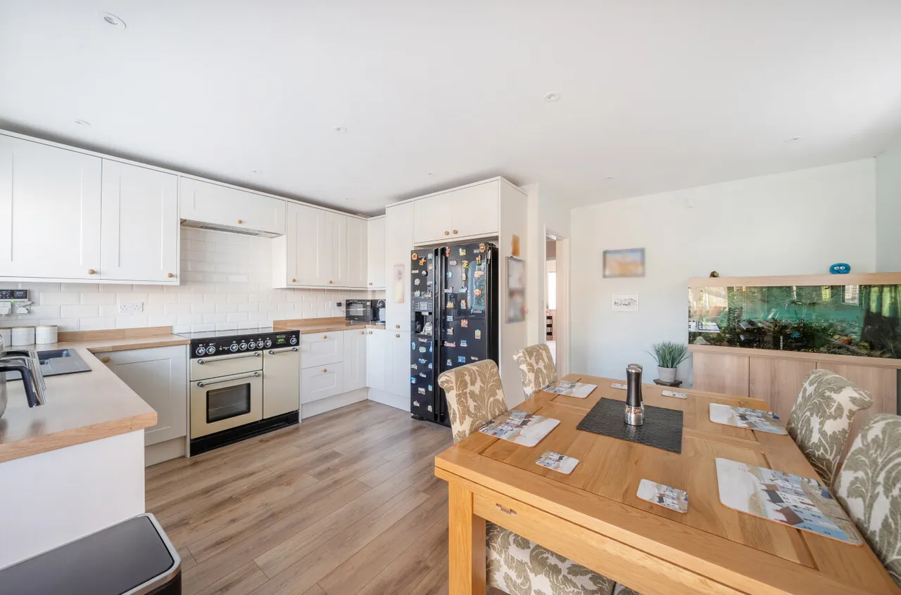 Chequer Tree Close, Knaphill, GU21, photo 3