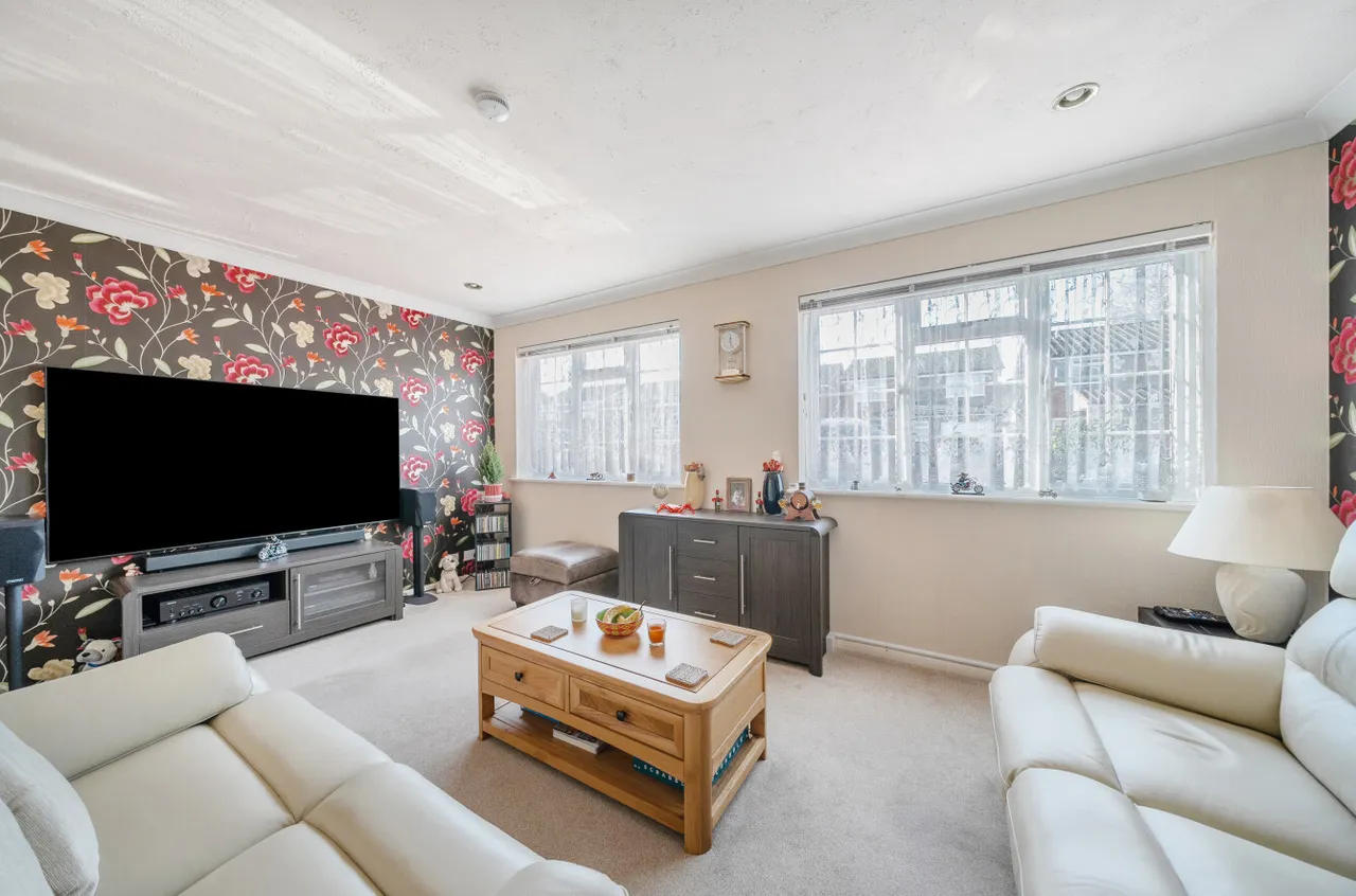 Chequer Tree Close, Knaphill, GU21, photo 13