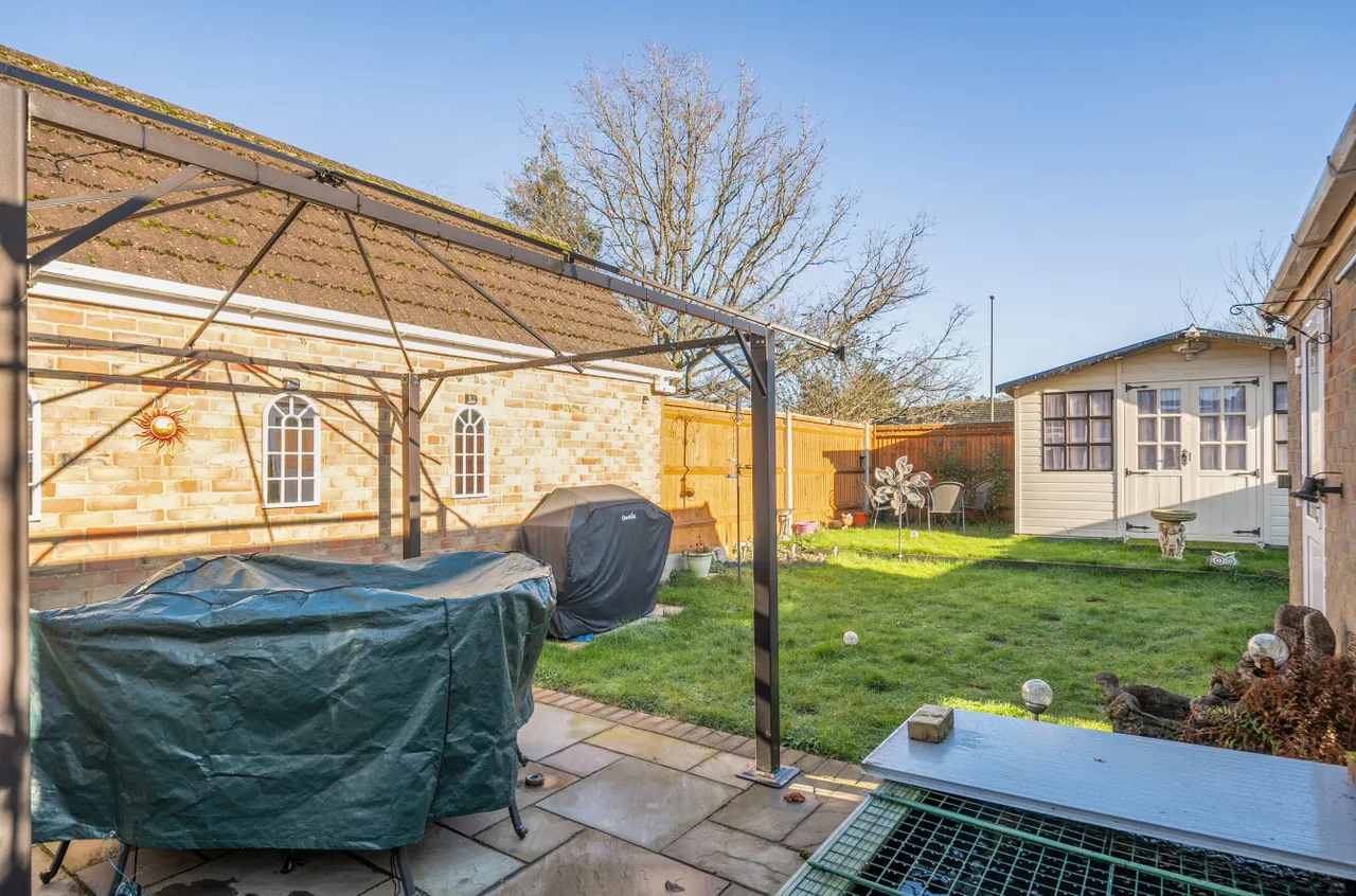 Chequer Tree Close, Knaphill, GU21, photo 17