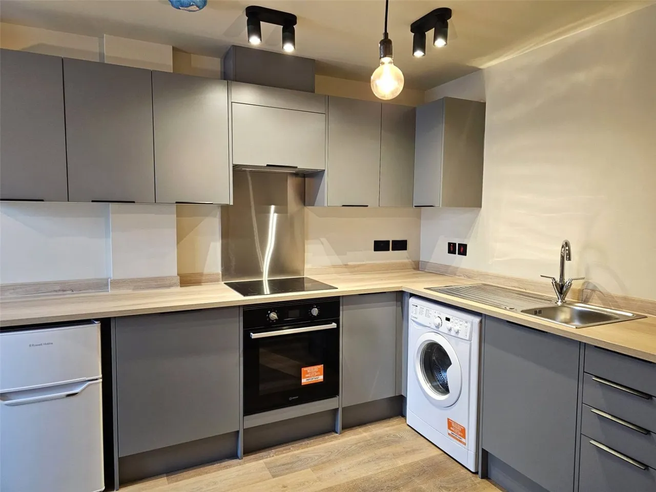 1 bed property to rent, Western Road, Romford, RM1