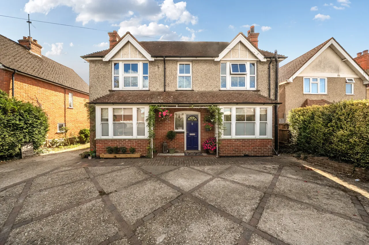 4 bed house for sale, Bath Road, Thatcham, RG18