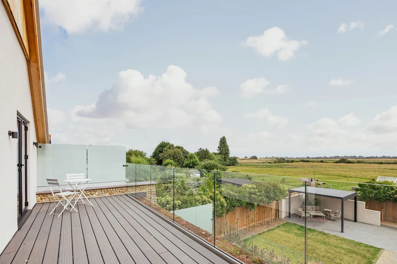 A Luxury Finish Home on the Norfolk C, photo 5