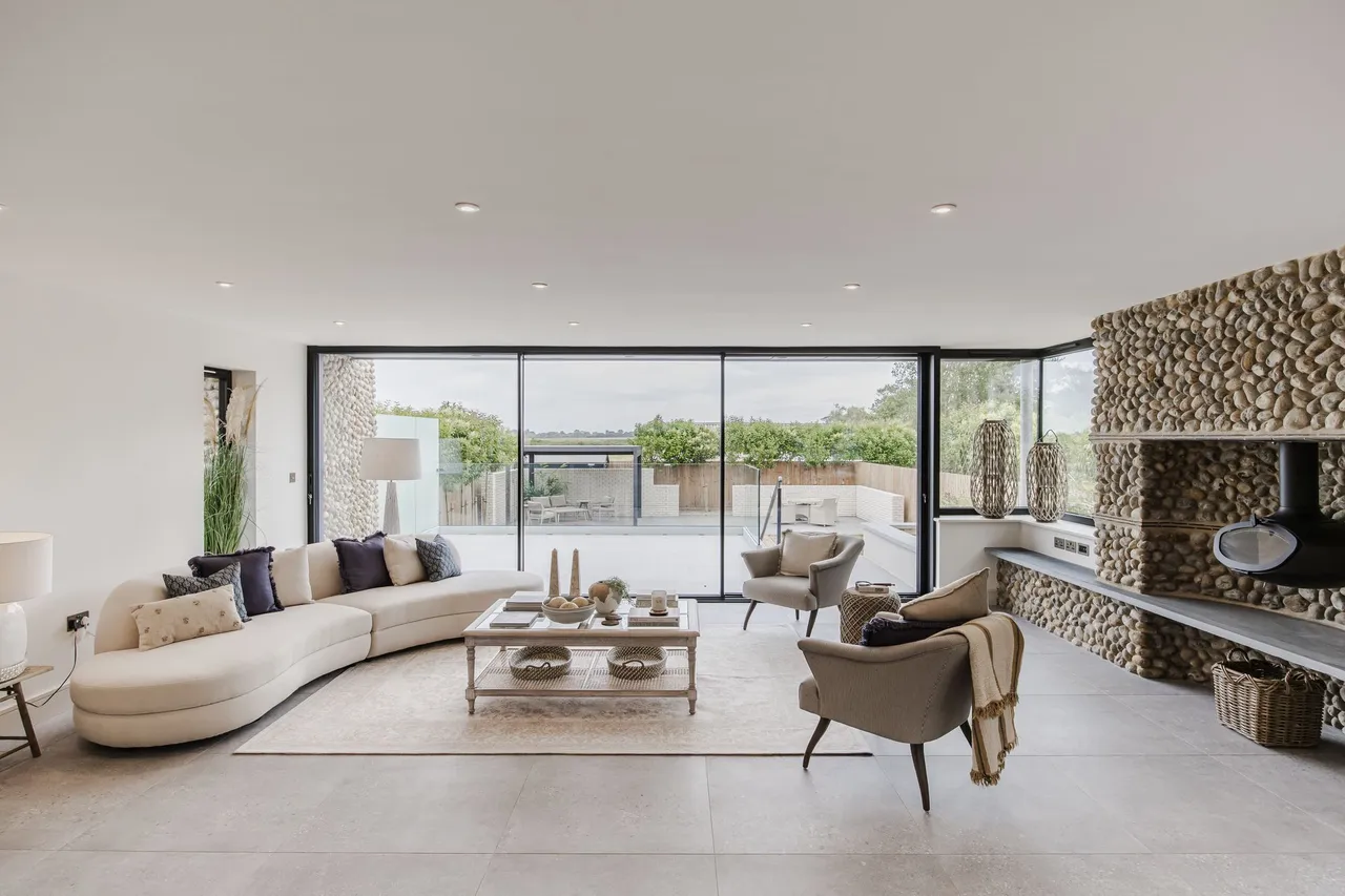 A Luxury Finish Home on the Norfolk C, photo 2
