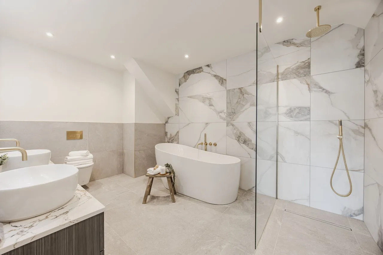 A Luxury Finish Home on the Norfolk C, photo 14