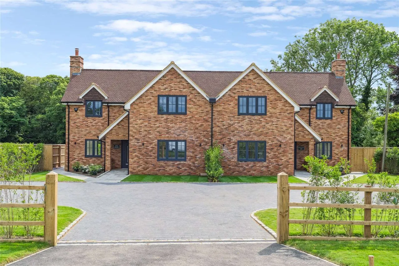 3 bed new development for sale — Botley Road, Chesham, Buckinghamshire, HP5 1XG