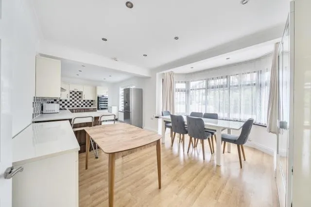 Sussex Ring, London, N12, photo 5