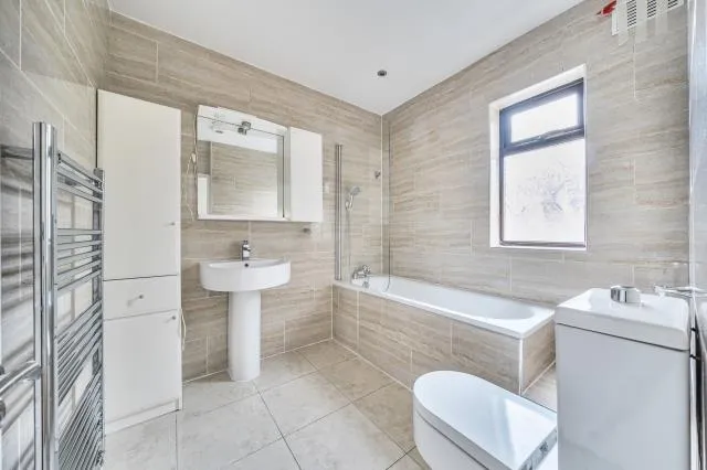 Sussex Ring, London, N12, photo 16