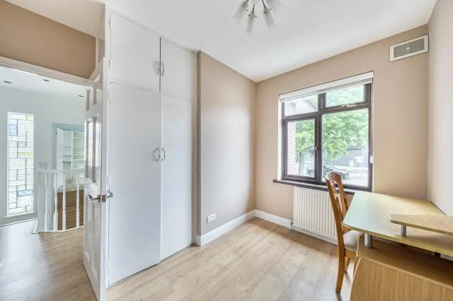 Sussex Ring, London, N12, photo 15