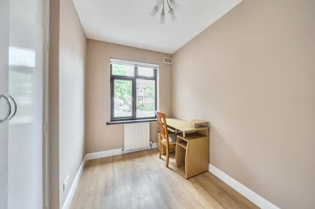 Sussex Ring, London, N12, photo 14