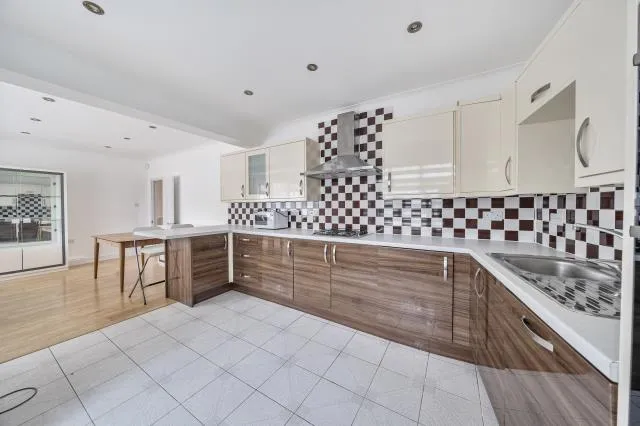 Sussex Ring, London, N12, photo 4