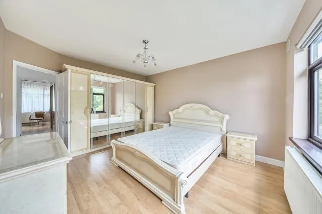 Sussex Ring, London, N12, photo 9