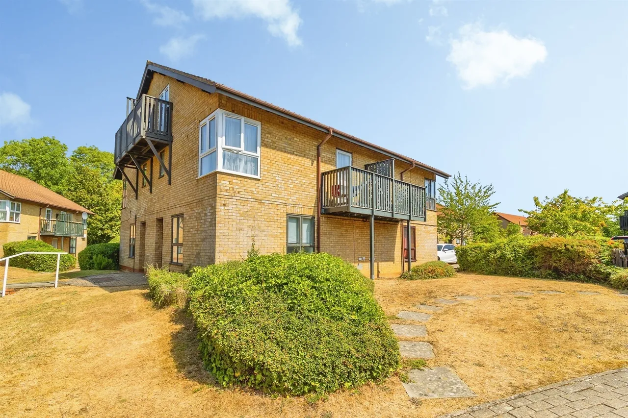 1 bed flat for sale — Ramsthorn Grove, Walnut Tree, Milton Keynes