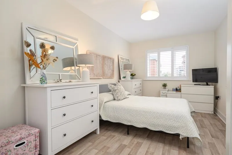 Alderson Grove, Walton-On-Thames KT12 5EG, photo 9