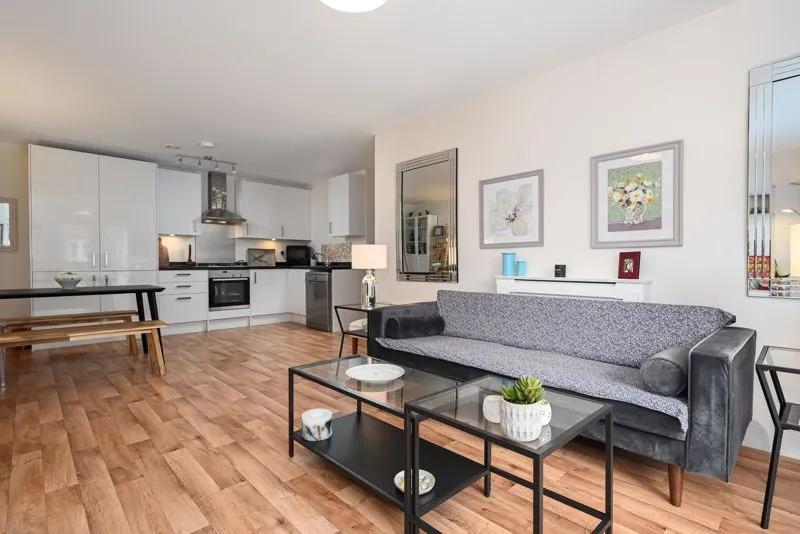 Alderson Grove, Walton-On-Thames KT12 5EG, photo 7