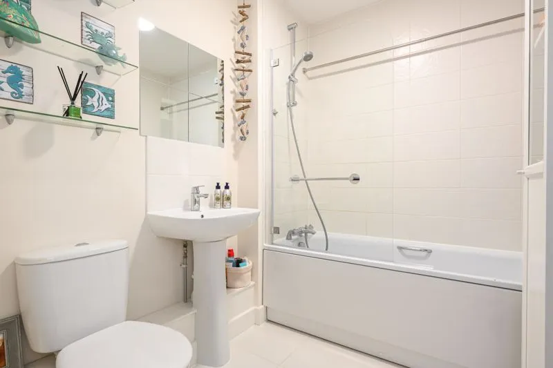 Alderson Grove, Walton-On-Thames KT12 5EG, photo 10