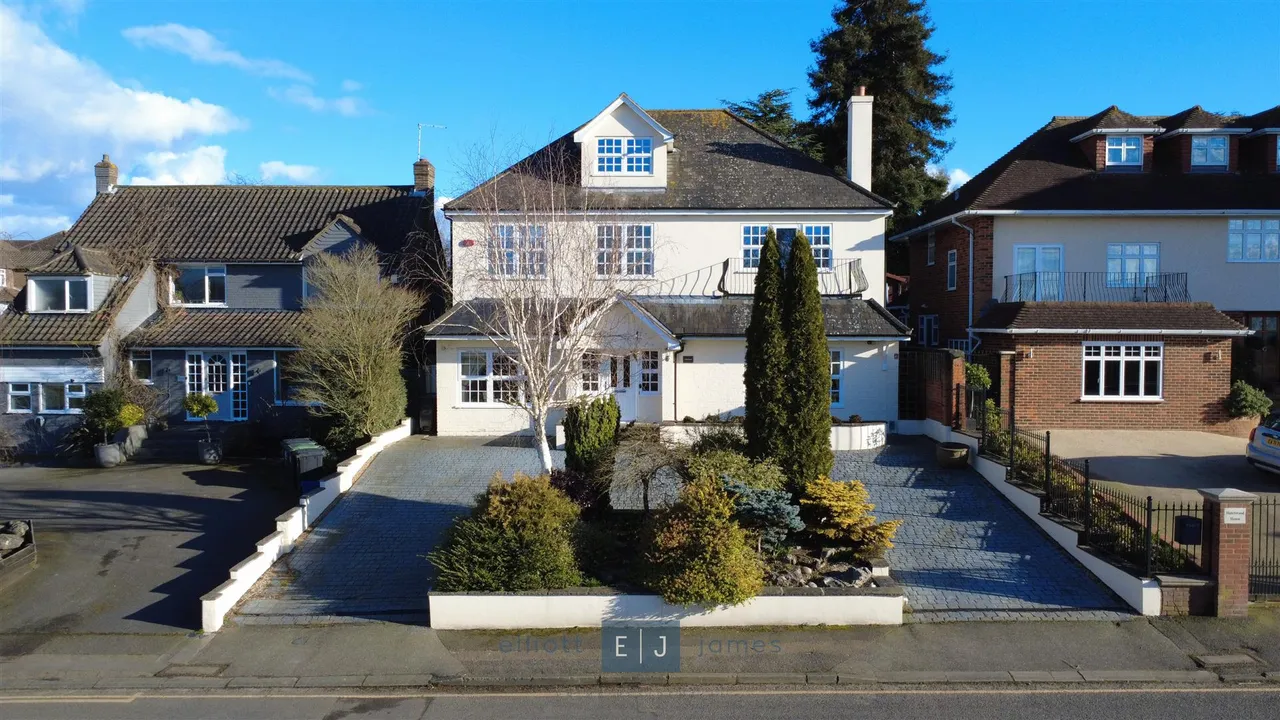 5 bed house for sale — Nursery Road, Loughton