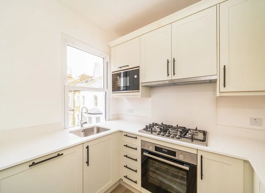 3 bed flat for sale, Heyford Avenue, Vauxhall, SW8