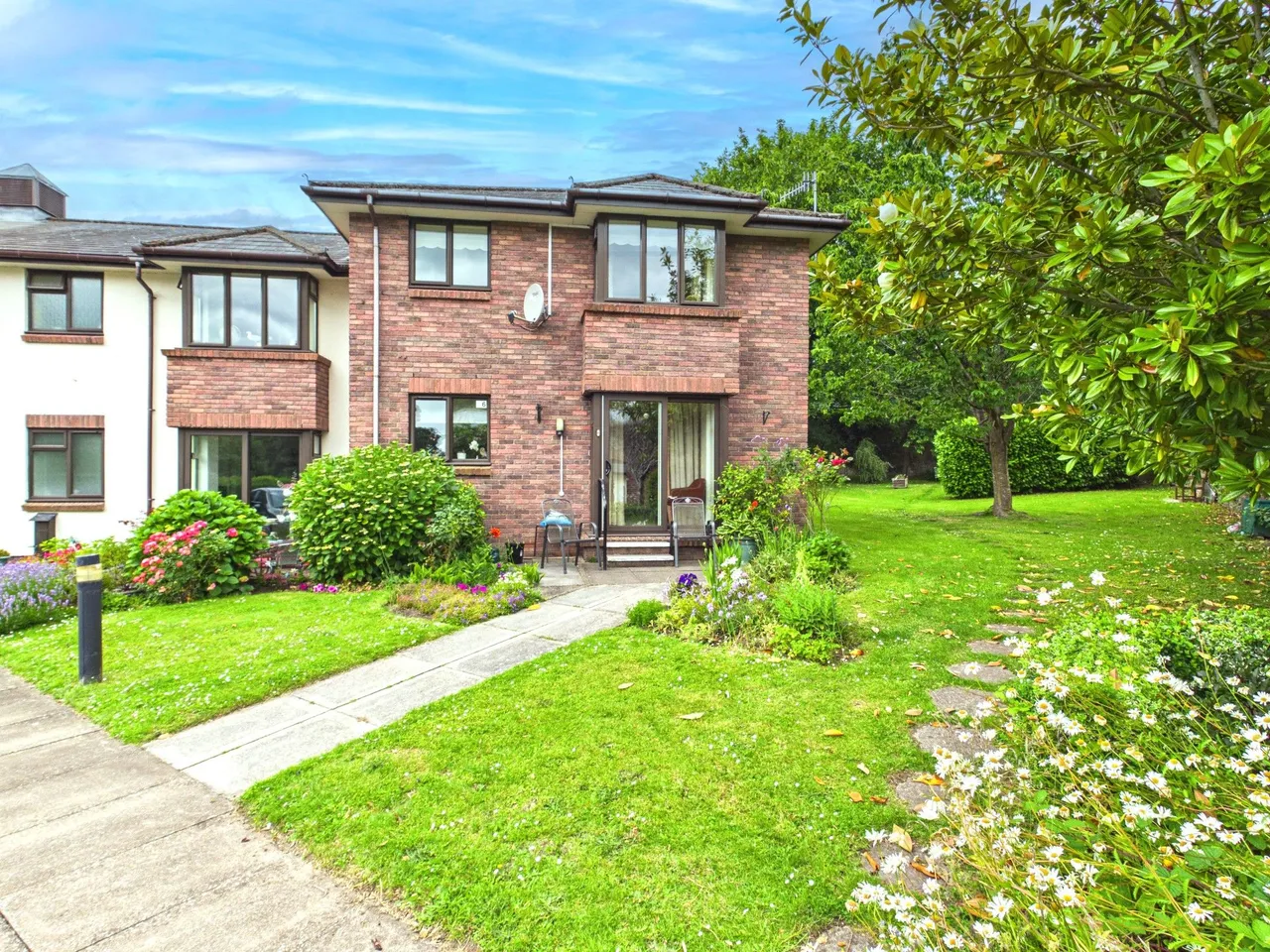 2 bed flat for sale, Priory Gardens, Abergavenny, NP7